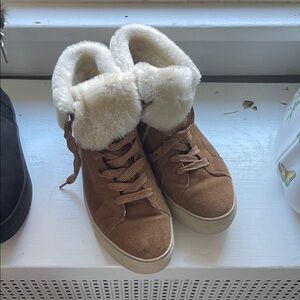 Cougar Women's Tan Fur-Lined Sneakers